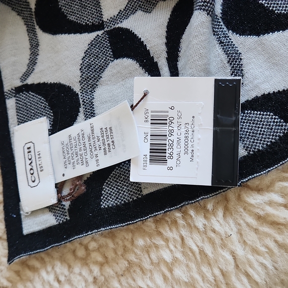 NWT Coach Tonal Signature Wool Knit Scarf 🖤🧣 - Picture 7 of 13